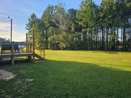 Country Resting Spot Just Off I95. 12 Miles West on Hwy 6.