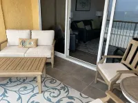 NEWLY RENOVATED-BEACH FRONT-TOP FLOOR-BRIGHT LIGHT-QUIET BUILDING