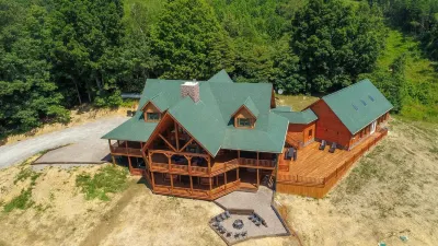 Hocking Hills Laikyns Lodge with Indoor pool- Great View! Hotel a 