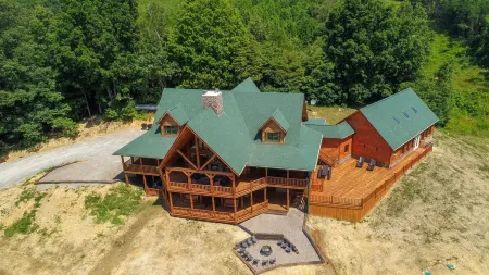 Hocking Hills Laikyns Lodge with Indoor pool- Great View!