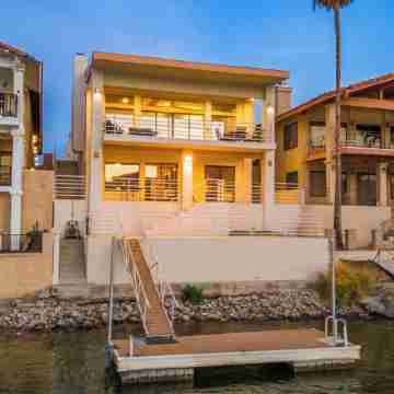 Exceptional 4 Bedroom Riverfront Home with Dock! Sleeps 16 Hotel Exterior