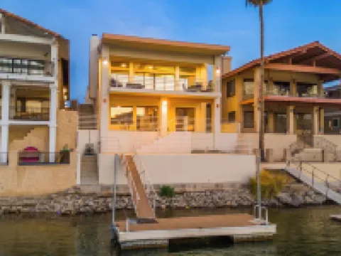 Exceptional 4 Bedroom Riverfront Home with Dock! Sleeps 16 Hotels in Laughlin