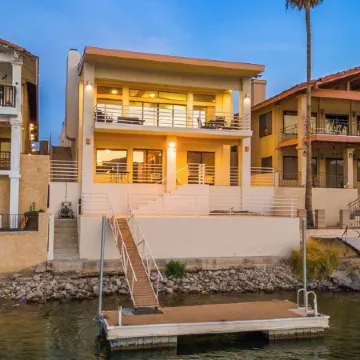 Exceptional 4 Bedroom Riverfront Home with Dock! Sleeps 16