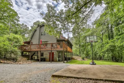 Rustic River Cabin, trout fishing, dog loving, beach area on secluded 8.5 acres!