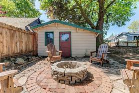 Willamette Valley Getaway w/ Backyard Firepit