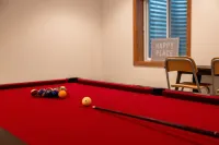 Massive 5Br, 4-Level 3k+Sqft House, PokerRoom,PoolTable, Darts, Bowling,Grill