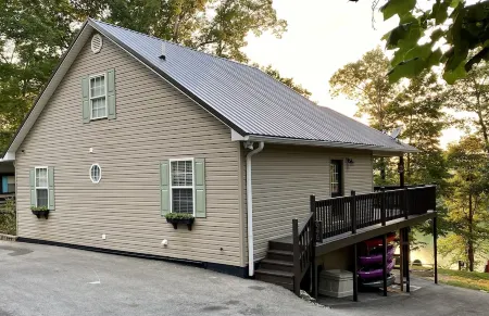 Lakefront home near Mammoth Cave