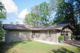 Charming, newly remodeled, 4-bedroom lake front house with WiFi  in Northport