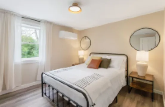 Cozy Cabin/ 2 queen beds/ Loft - 2 beds / Country Side - Central location