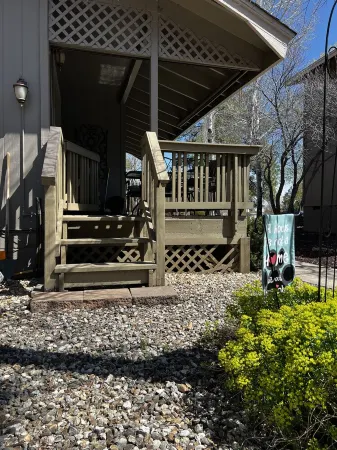 Amazing 5 Star Home, Amenities Galore, AC, no pet fee, 7 miles to NAU