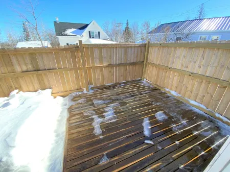 Couples Getaway & Business Travel- 6 Miles to MTU