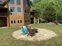 Dramatic Remodeled Log Home with Everything! Hotels near Bartram Trail: Wallace Branch to William's Pulpit