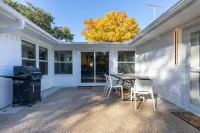 Spacious 6BR by AT&T Stadium Stockyard Heated Pool