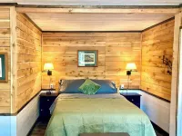 Pepper Tree Cottage - Breakfast Included