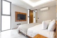 Luxury 1BD Condo 3 blk from 5th Ave W/Pool&Parking