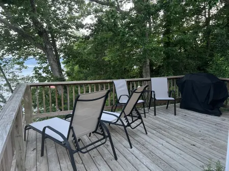 No DeadLines Lakehouse on Smith Lake