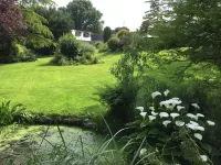Charming Well Equipped Lodge by the Beautiful River Yarty
