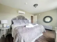 Liberty Bay Loft, Water views! Hotels in Poulsbo