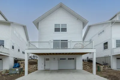 HOT TUB - Saugatuck/Douglas, Kalamazoo Lake Luxury Home - Sleeps 8 Hotels near Silver Lake