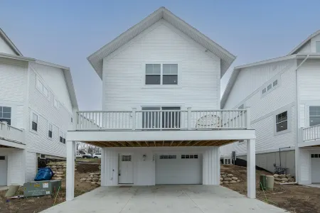 HOT TUB - Saugatuck/Douglas, Kalamazoo Lake Luxury Home - Sleeps 8 Отели в г. Дуглас