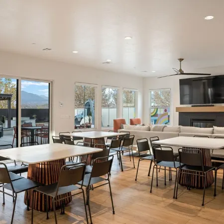 Color House · Pool+Slide · Every Bedroom Ensuite · Chef's Kitchen · Sand Hollow