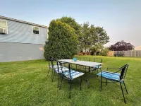 ~2.5mi to Beaches & Downtown Newport - Private Apartment