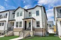 Executive TownHome - Pet-Friendly! 레히 레이크뷰 에스테이츠 공원 주변 호텔