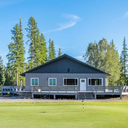 Sleeps up to16! Family Friendly! Newly Renovated, steps from the Golf Course! Отели в г. Либби
