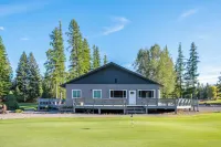 Sleeps up to16! Family Friendly! Newly Renovated, steps from the Golf Course! Hotels in Libby