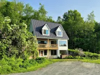 Mountain hideaway w/ private waterfall & sugarbush