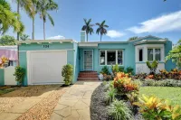 Beautiful Pool Home on Golf Course, with Intracoastal Views, 1 Mile to the Beach - 4-Star