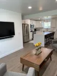 Beautiful 2 Bedroom Home In SLC with Private Hot Tub!