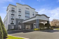 Spark by Hilton Greensboro Hotel dekat Guilford Technical Community College