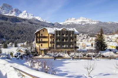 TH Cadore - Hotel Antelao Hotel in zona Palazzo Jacobi Solero