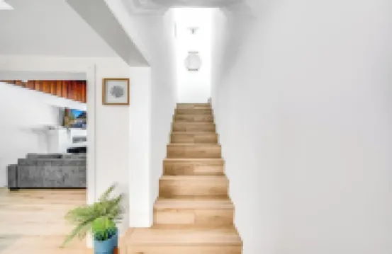 Heated Pool! Massive Gem+Close To Beach & Shops!