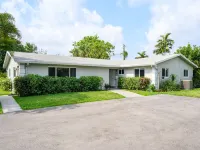 Hot Spa - Super Clean - 8 M Drive to Beach, Restaurants, Nightlife Hotels in Lighthouse Point