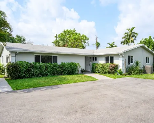 Hot Spa - Super Clean - 8 M Drive to Beach, Restaurants, Nightlife Hotels in Lighthouse Point