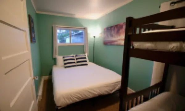 SeaBreeze Bungalow - Home 1/2 Block to Beach - Pet Friendly and Enclosed Fence!