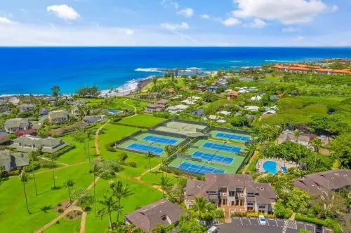 4 BDR, 3 BR, A/C, walk to beaches, restaurants and The Grand Hyatt