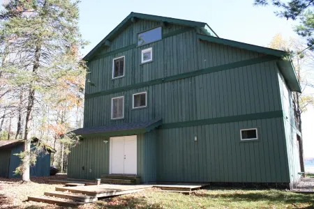 Lake Namakagon Sunrise Cove~Unwind & Reconnect. Private Dock, 2 Kayaks, Row Boat