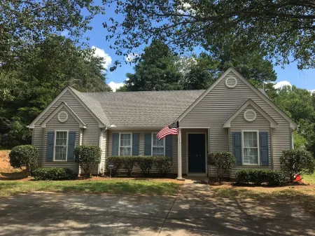 3 BR 2 BA Home Conveniently Located 4 Miles from Clemson Campus Отели в г. Pickens County