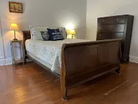 Americana. Large Historic Home. Dogs Welcome. Walk to Downtown and Beach!