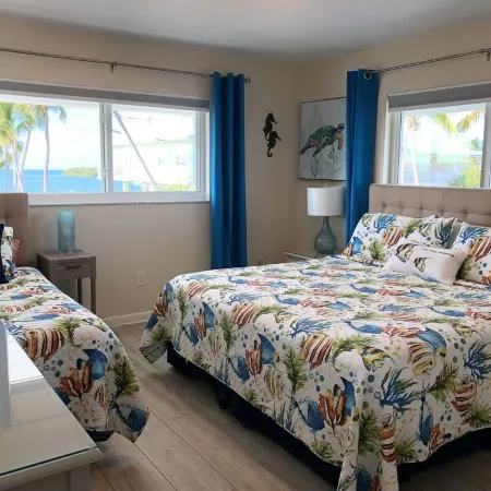 Coconut Sunsets Open Water Views, Ice, Pool, Spa 100 ft dockage, Putting Green