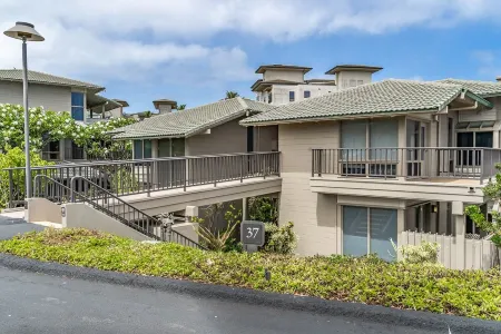 Great location, Kapalua, spacious 1-bedroom, views, walk to beach, golf, spa Отели в г. Капалуа