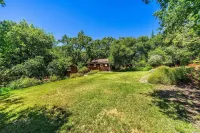 Lrg Wine Country Estate on creek w Pool/Spa sleeps 8 Hotels near Little Vineyards Family Winery