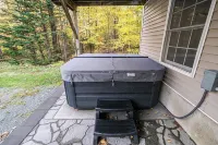 Okemo mountain house with private hot tub - WiFi