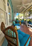 Coastal Cottage 4 Blocks from Beach, fall specials & military discounts