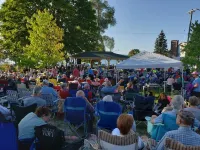 Newly Renovated in 2017/2018! Large 2 Acre Lot. Lots of Parking! Has AC! 本佐尼亞酒店