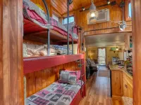 Romantic Get-a-Way!! 1954 Rail Road Caboose!! Relaxing Hot Tub! Hotels in Freeman