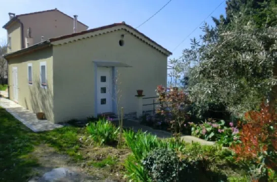 Sea view villa with garden and 2 terraces near Monaco 奧古斯都勝利紀念碑附近的飯店